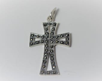 Red and Silver Cross Pendant Necklace 4916