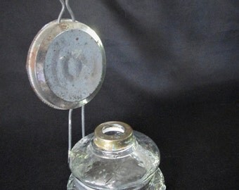 Vintage Wall Sconce Metal and Glass Measures 9 in high