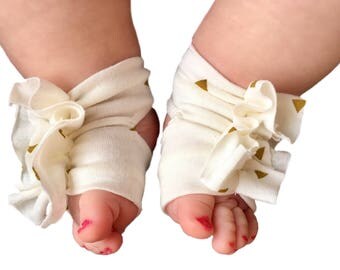Baby Girl Sandals - White & Gold Sandals - Baby Socks - Baby Shower Gifts - Footless Sandals - Soft Baby Shoes - Baby Sandals - Baby Gift