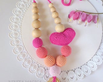 Necklace from breastfeeding and babywearing wooden flower and pink heart, Breastfeeding nursing necklace with crochet soft pink heart