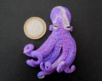 Cute 7.5 x 5.5cm matte, glow in the dark octopus magnet with glittery tentacles