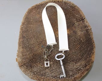 Skeleton key bookmark, Decorative Bookmark, Ribbon Bookmark