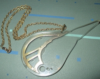 Vintage MOD Clear Lucite Teardrop Motif Pendant Necklace