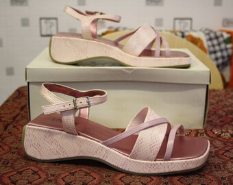 Vivaldi pink vintage platform sandals, size 6, straps, wedges