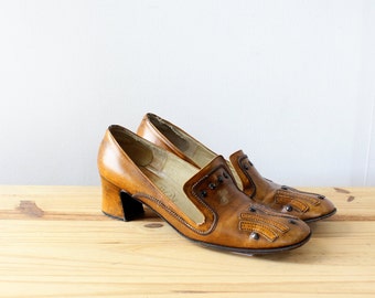 60s Mod Leather Loafers 7 • Leather Applique Studded Shoes • Chunky Heels • Womens Loafers • Brown Leather Shoes | SH386