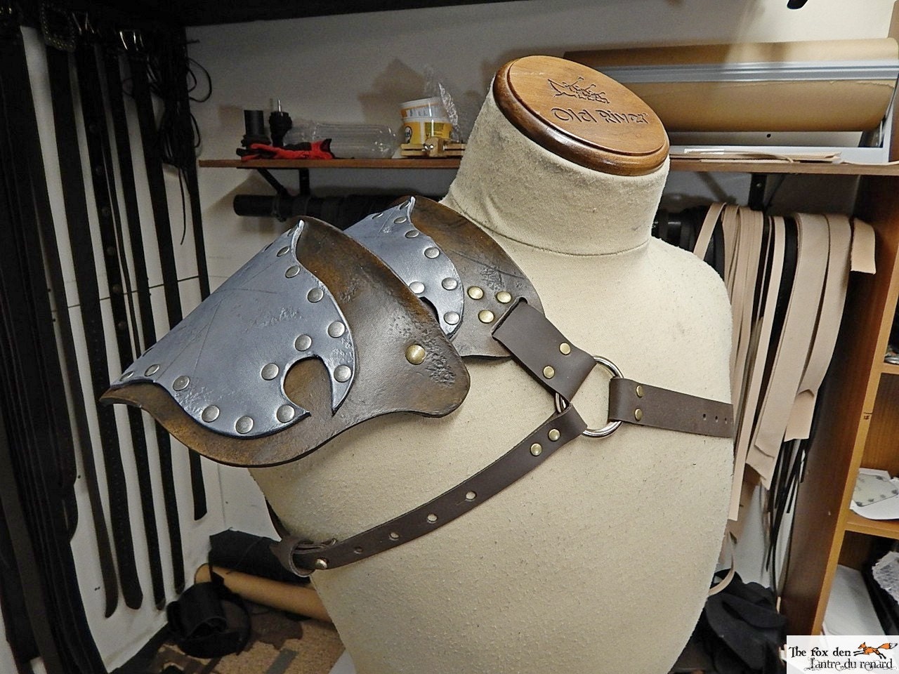 Assassin hardened leather shoulder armor with realistic damage