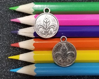 5 PCS - Fleur De Lis Coin Silver Tone Charm Pendant C1615