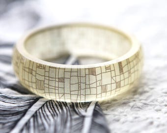 Resin bangle with embedded abstract art