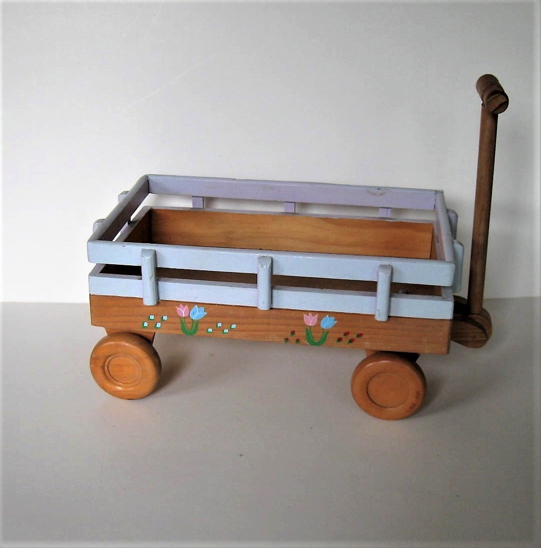 Vintage Wooden pull toy Wagon 13 x 7 1/2
