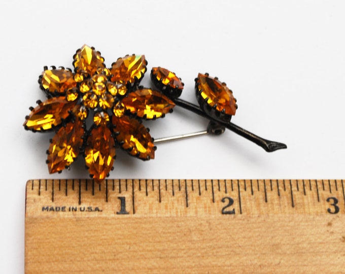 Flower Brooch - Yellow orange Rhinestone - Black Japaned setting - Signed Austria- Daisy Floral Pin