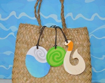 Moana pendant necklace birthday party favor photo booth prop PDF printable file with Te Fiti heart, paua / abalone cutouts, Maui fish hook