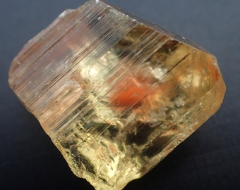 Scapolite crystal from Tanzania - 9gm / 24mm x 22mm x 13mm (F29004)