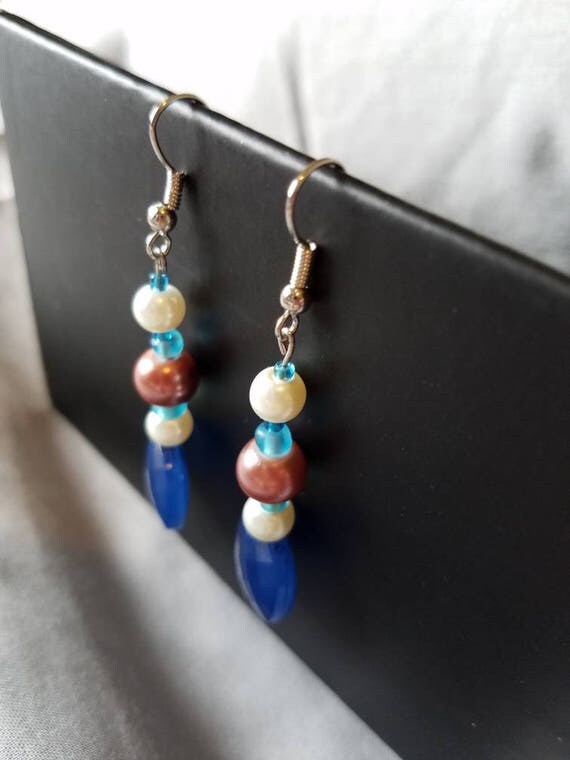 Beautiful Beaded Dangle Earrings and Bracket Set