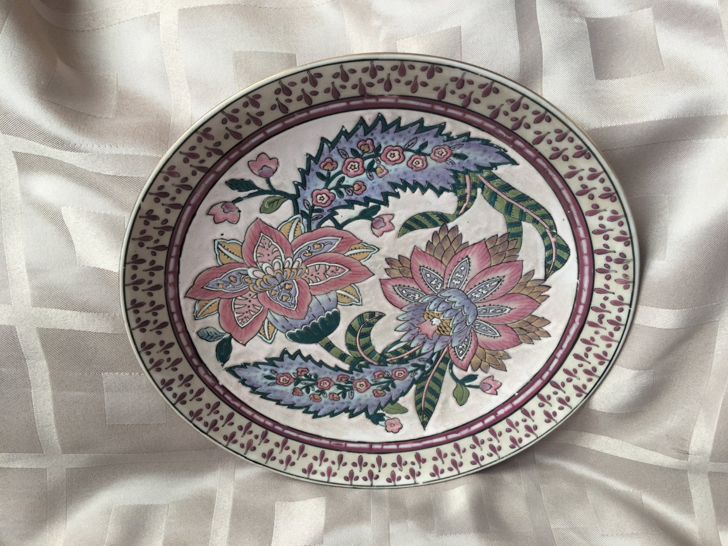 H.F.P MACAU TOYO Decorative Plate Pink Grin Lilac