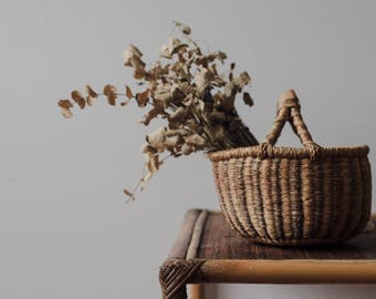 Vintage wicker basket with leather handle