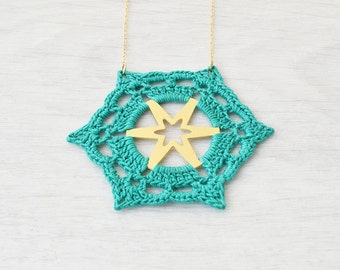 Emerald crochet necklace, crochet jewelry, gioielli uncinetto, art jewelry, unique necklace, crochet pendant, macrame necklace, cotton lace
