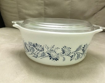 Colonial Mist Pyrex Casserole Dish with Lid