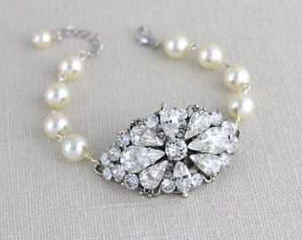 Crystal Bridal bracelet, Wedding bracelet, Wedding jewelry, Cuff bracelet, Swarovski crystal bracelet, Pearl bracelet, Couture bracelet