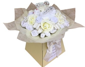 New Baby Gift - Baby Clothes Bouquet - Baby Shower Gift - Diaper Cake - Unisex - 19 items of Baby Clothes - Neutral Baby Gift