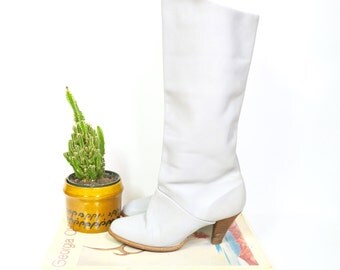 60s knee high leather go go boots / vintage grey boots with heel