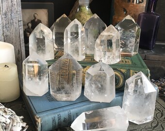 Quartz Crystal Point Clear Quartz Point / Clear Quartz Standing Point / Quartz Crystal / Healing Crystals / Mineral Specimen Crystal decor