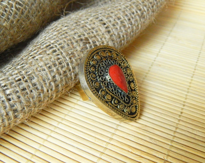 Large vintage ring / boho rings / silver tone ring / coral ethnic ring / indian gypsy ring / nomad ring / handmade boho jewelry