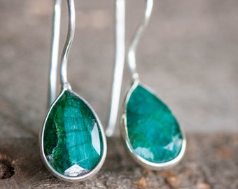 Emerald Earrings, Natural Emerald Earrings,Genuine Emerald Earrings,Raw Emerald Earrings,Green earring,Emerald,Jade earring,Everyday Earring