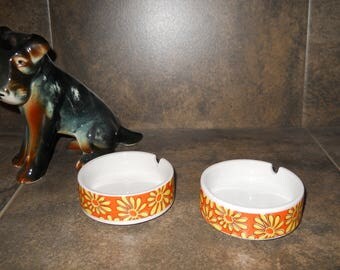 Vintage Set of 2 Mid Century Stackable Floral Designed Ashtrays