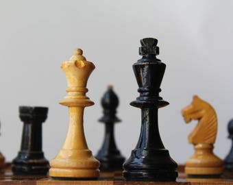 Staunton chess set, vintage chess set.