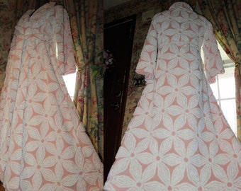 Starfish on Beach 1940s Chenille Robe in a FLOWING, Feminine Silhouette ~ Vintage Bathrobe from Lovely Chenille Bedspread ~ Size XS S M