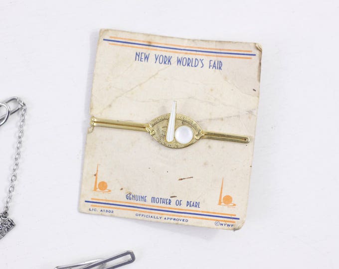 1939 Worlds Fair New York tie clips x 3, 1930s collectible Pylon and omnisphere on original stock card