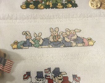 Leisure Arts Fingertip Friends for the Holidays counted cross stitch leaflet 2359