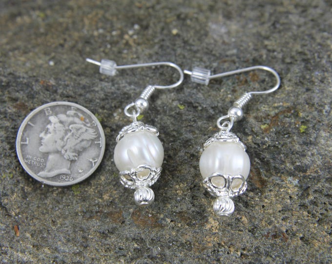 Bridal Jewelry, White Freshwater Pearl and Silver Dangle Earrings, Bridesmaid Earrings, Beaded Wedding Accessory