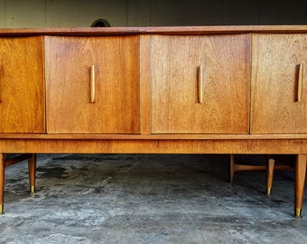 Mid Century Modern Dresser / Credenza / Buffet / Sideboard