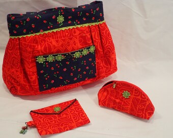 Pleated bag padded with its accessories