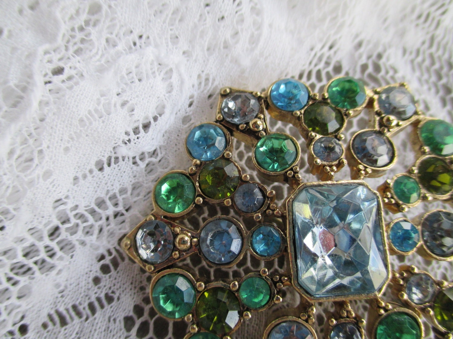 Liz Claiborne rhinestone brooch lc statement jewelry easter