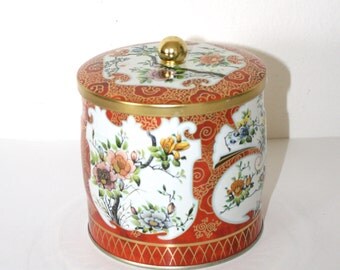 Vintage 1950s Decorative Tin Canister . 50s 60s Daher Asian Design Tin Can . Made in England . Cookie Candy Container . Christmas Gift
