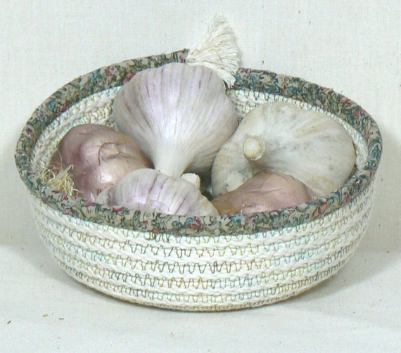 Items similar to Garlic Keeper, Garlic Basket, Garlic Container, Garlic