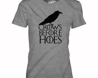 Got Crows Before Hoes T-Shirt Uomo Grigia - Maglietta Originale In Cotone, Stampata In EU, Vestibilità Comoda