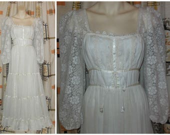 Vintage 1970s Gunne Sax Dress Long Cream Renaissance Medieval Dress Gown Hippie Boho Wedding Dress Maxi Dress Prom Dress Lace Sleeves M