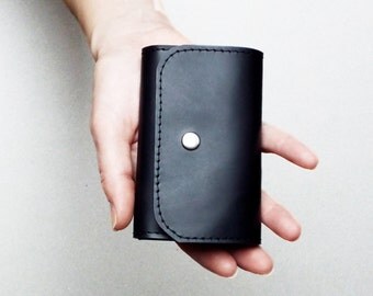 Leather key case. Black leather key holder. Black key wallet leather. Black key chain. Key holder for 6 keys. Gift under 25.