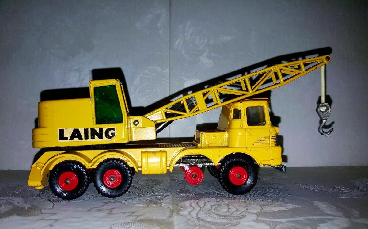 toy crane truck with claw