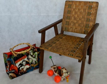 Petit fauteuil vintage et original bois et osier bandes naturelles et vertes