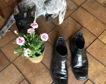 Great Pull On black leather motorcycle boots//chelsea ankle boots//Giorgio Brutini//Mens 7M//Womens 8.5-9
