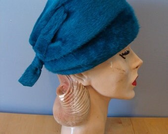 Vintage Hat Peacock Blue 60's Peach Basket Bucket Hat 1960's Designed by Lora Original Vis-a'-vis Made in Austria Fuzzy Chic Fabulous Winter