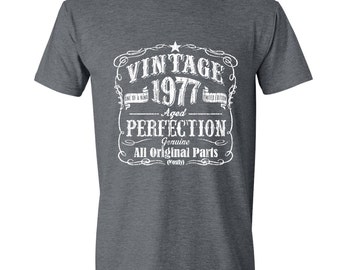 40th Birthday Gift For Men and Women - Vintage 1977 Aged Perfection Mostly Original Parts T-shirt Gift idea. GRAY 1977