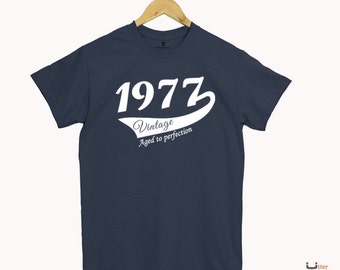 40th Birthday Gift For Man 1977 Vintage Crew Neck T-shirt Gift husband brother uncle son nephew dad father S to 2XL