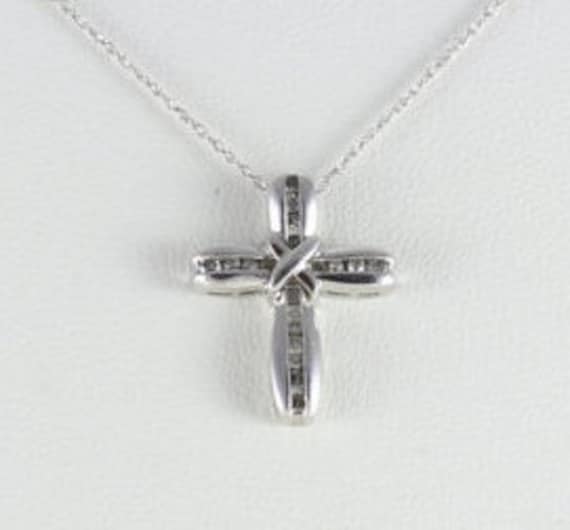 10K White Gold Diamond Cross Necklace 1/4 Carat Diamonds 18