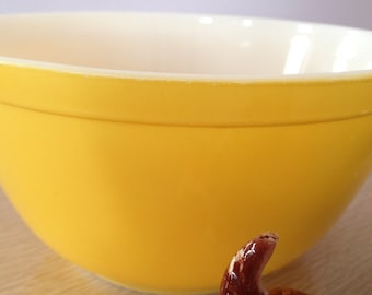 Vintage Pyrex Bowl Yellow only Mid-Century Pyrex Medium Yellow 402 1.5 QT Pyrex Nesting Bowls Great Condition! Vintage Pyrex