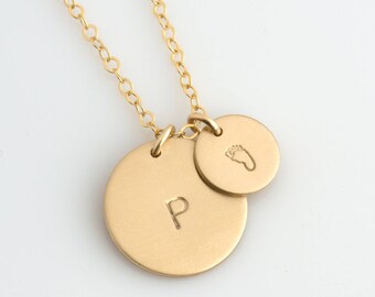 Gold Disc Necklace for New Mom/Personalized Circle Necklace for Mothers/New Mom Gift/Custom Hand stamped/Kids Initial/Gift for Her/N212